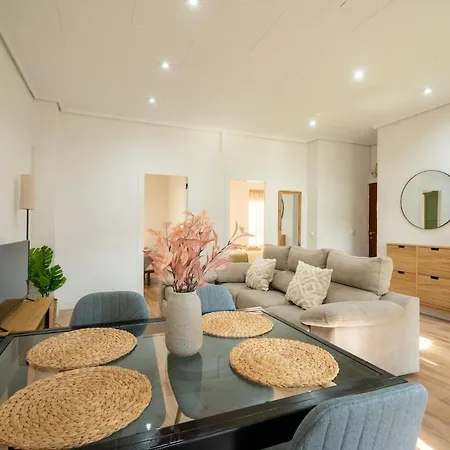Apartamento De 2 Habitaciones Con Terraza En El Centro De Valencia *