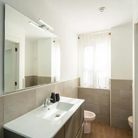 Apartamento De 2 Habitaciones Con Terraza En El Centro De Valencia